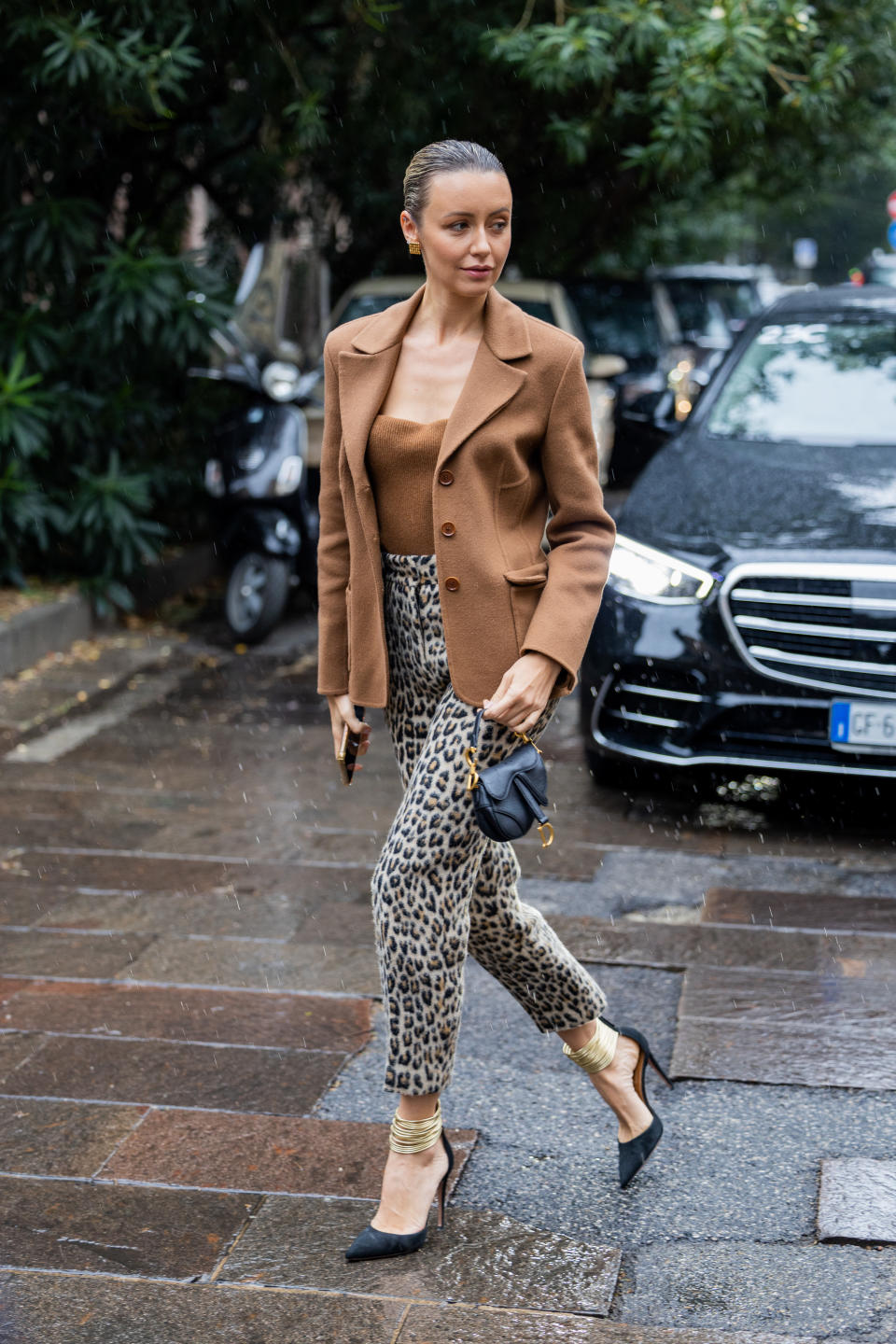 Nataly Osmann con pantalón animal print (Photo by Christian Vierig/Getty Images)