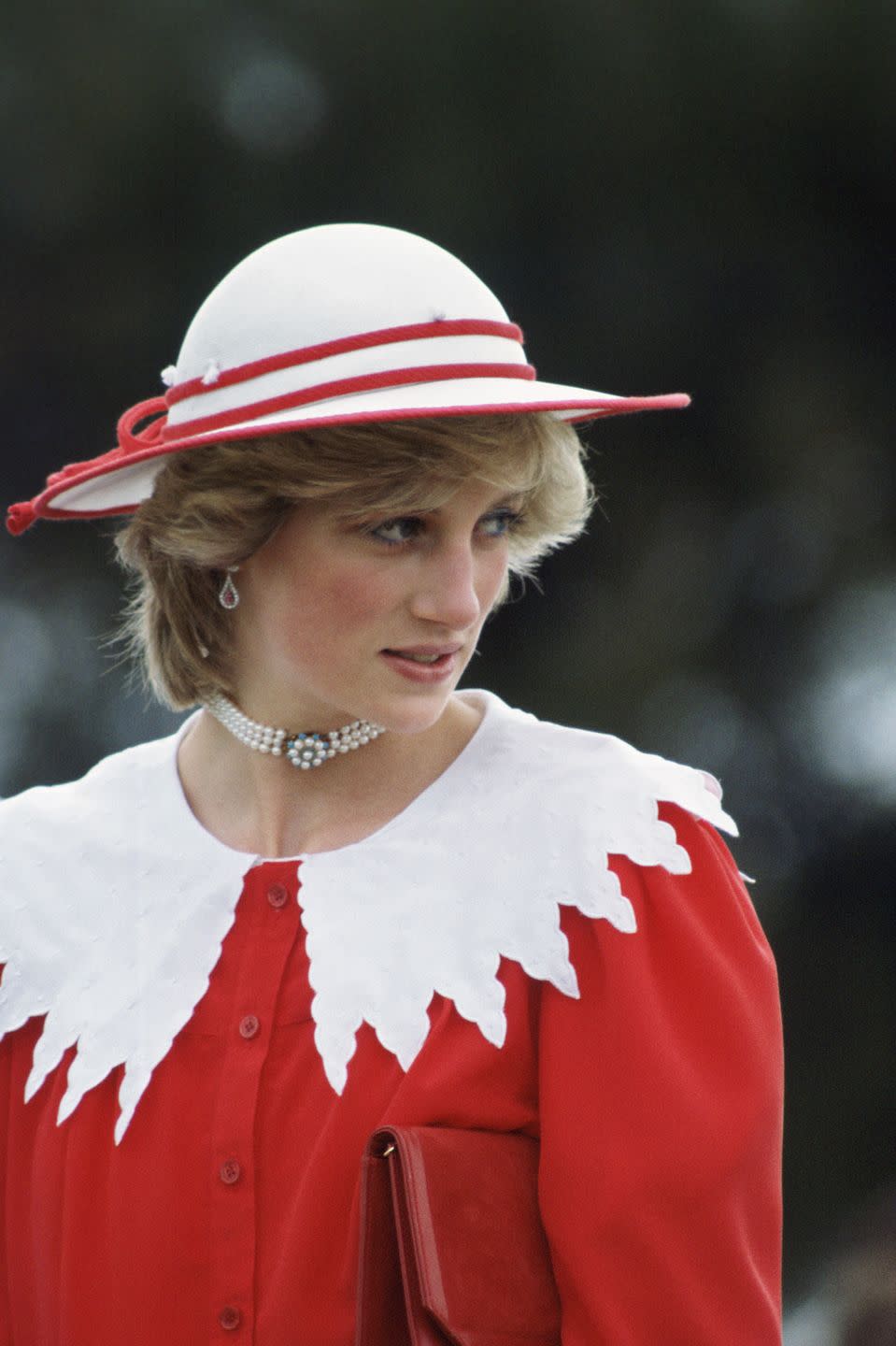 <p>Unfortunately for us, <em>The Crown</em> wasn't able to recreate every single one of Diana's lewks—including this one where she paired a giant collared dress with the Spencer Family Pearl Choker (given to her on her 18th birthday).</p>