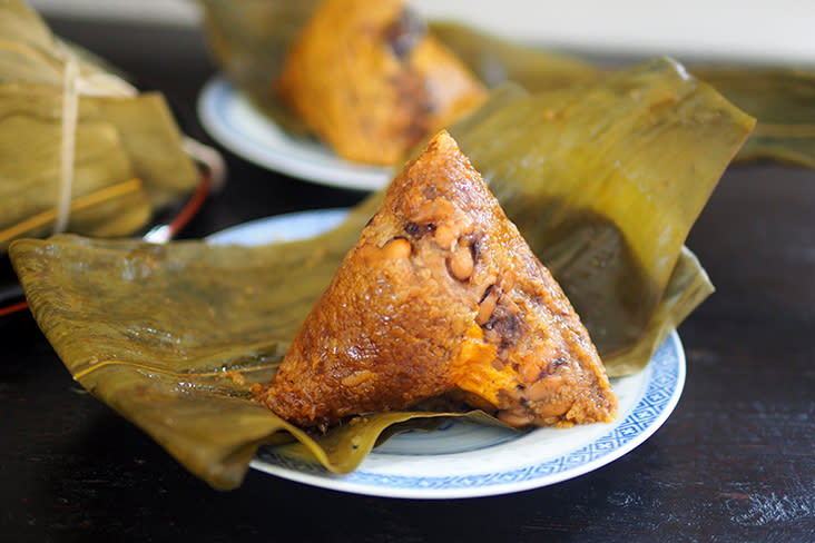 The classic Hokkien 'bak chang' has fine glutinous rice grains and they are generous with their fillings.