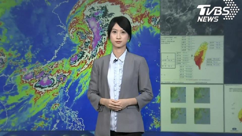 昨(19日)氣象局的記者會上，預報員謝佩芸意外成為網友討論焦點。圖／TVBS