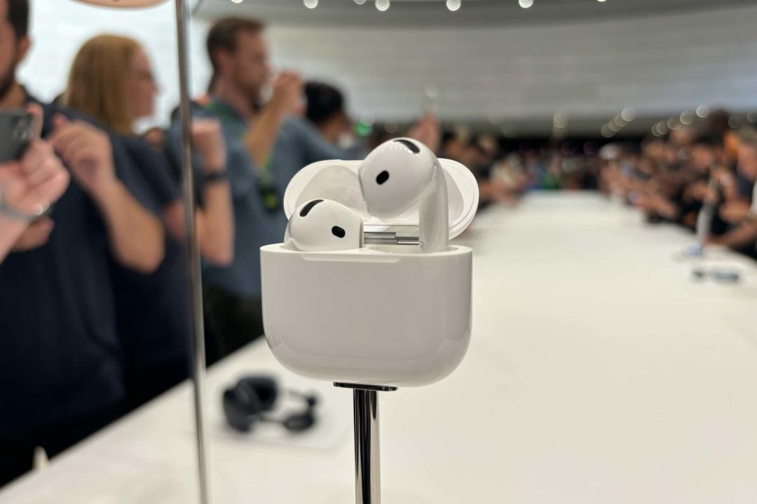 Wir konnten die neuen AirPods noch nicht ausprobieren, hoffen aber, im Laufe des Tages einige Eindrücke liefern zu können. 