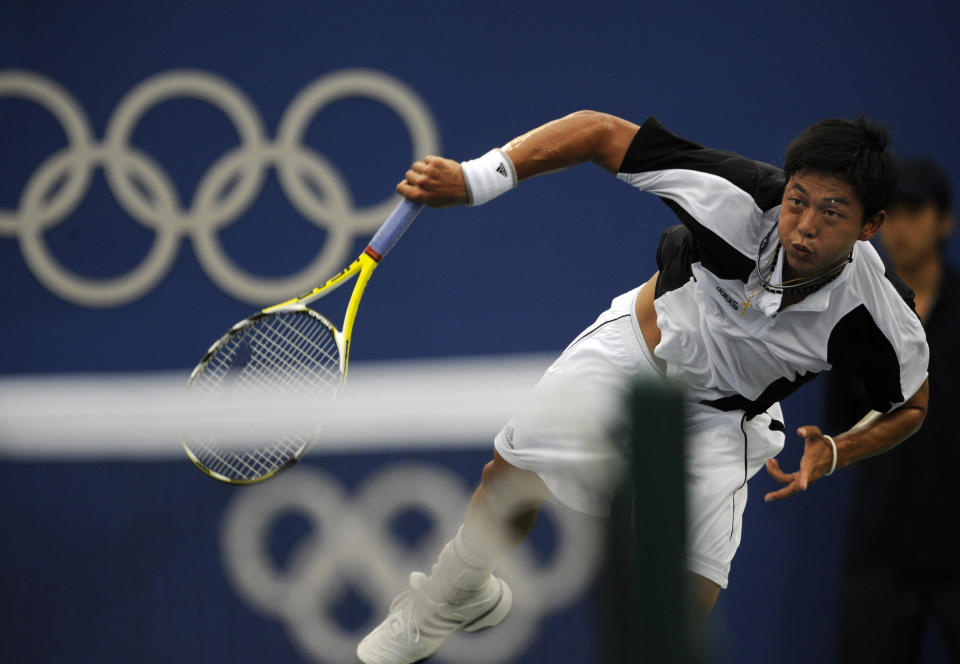 Yen-Hsun Lu from Taiwan returns a ball to Andy Murray from Great Britain during the men's singles first round tennis match against at the 2008 Beijing Olympic Games in Beijing on August 11, 2008. Lu won the match. AFP PHOTO/PEDRO UGARTE  (Photo credit should read PEDRO UGARTE/AFP via Getty Images)
