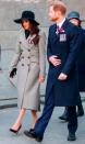 <p>Prinz Harry und Meghan Markle am 25. April 2018 auf dem Weg zum Gottesdienst anlässlich des Anzac Day. Die 36-Jährige entschied sich für einen zweireihigen Mantel der kanadischen Marke Smythe und einen Hut mit breiter Krempe. Dazu trug sie 321 Euro teure Sarah Flint-Absatzschuhe und eine 712 Euro teure Gucci-Handtasche. <em>[Bild: Getty]</em> </p>