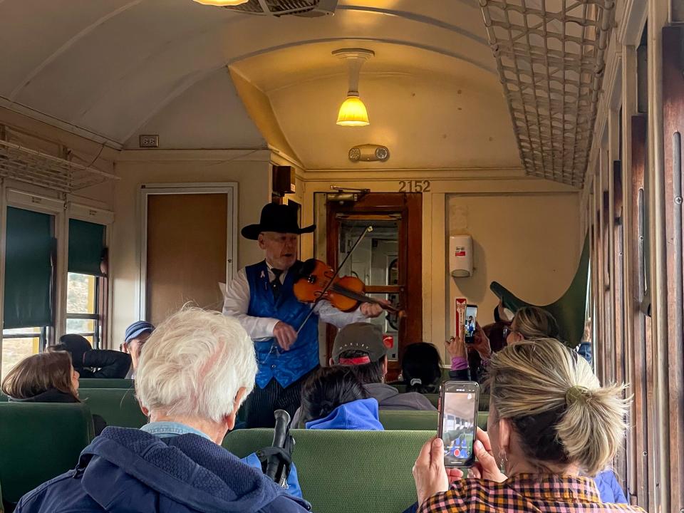 A violinist on the Grand Canyon Railway.