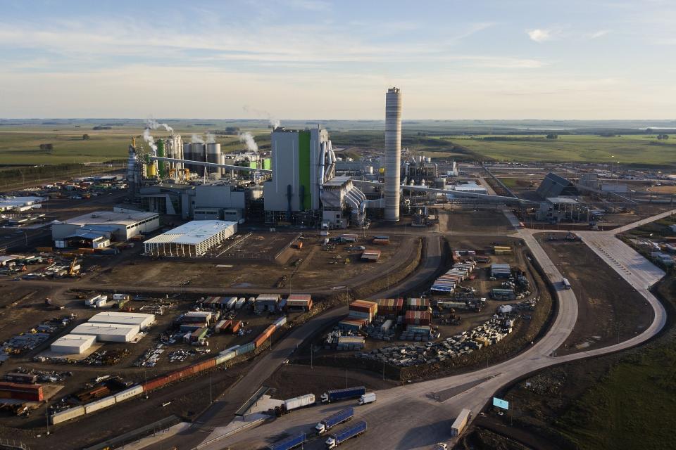 La planta de celulosa de "Paso de los Toros", de la multinacional finlandesa UPM, en Durazno, Uruguay, el martes 6 de junio de 2023, en el día de su inauguración. (AP Foto/Matilde Campodónico)