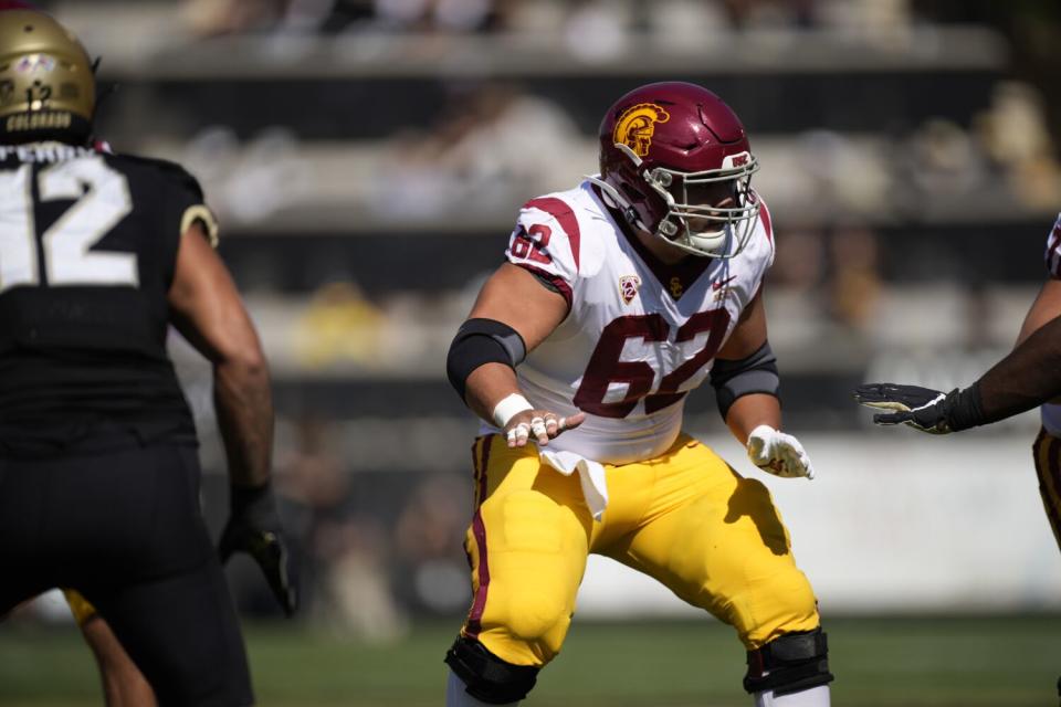 Southern California offensive lineman Brett Neilon (62) blocks in the first half of an NCAA college football game