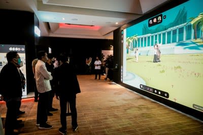 President of Indonesia Joko Widodo (white shirt), encountering his avatar in JAGAT Nusantara, guided by Barry Beagen, Co-Founder and CEO of JAGAT