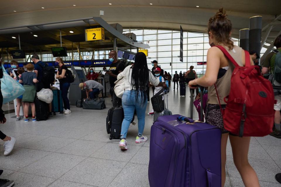 Reisende am JFK Airport in New York.