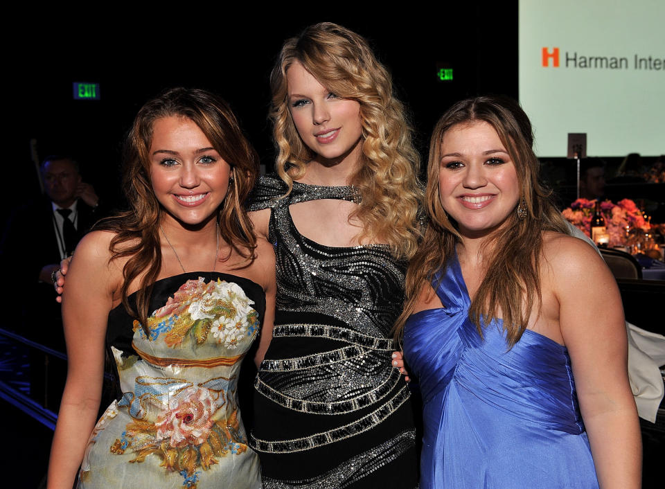 Miley Cyrus, Taylor Swift and Kelly Clarkson attend the 2009 Grammy's Salute To Industry Icons honoring Clive Davis on Feb. 7, 2009.&nbsp; (Photo: Lester Cohen via Getty Images)