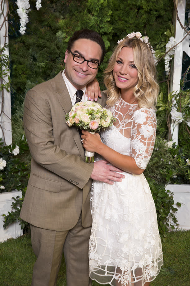 O primeiro episódio irá mostrar a cerimônia de casamento oficial entre Penny e Leonard (Johnny Galecki).