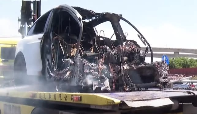 林志穎的電動車被火勢燒毀。（圖／東森新聞)