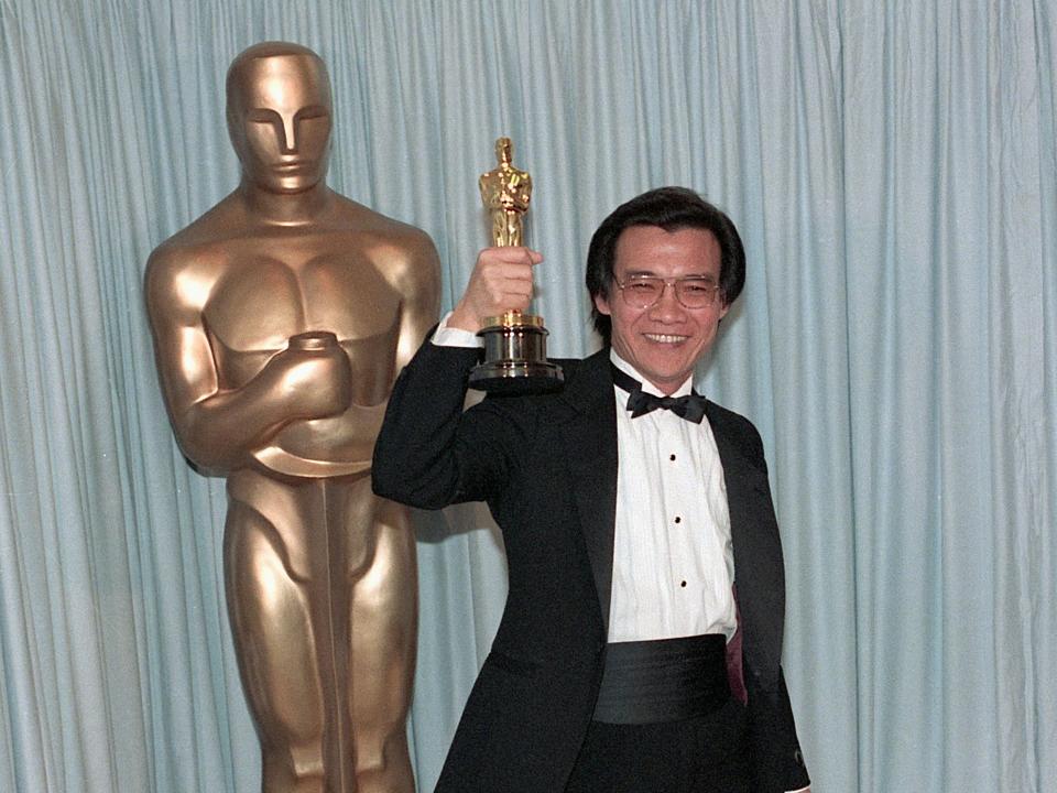 Dr. Haing S. Ngor holds up the Oscar that he won for Best Supporting Actor at the 1985 Academy Awards Ceremony for his work in The Killing Fields.