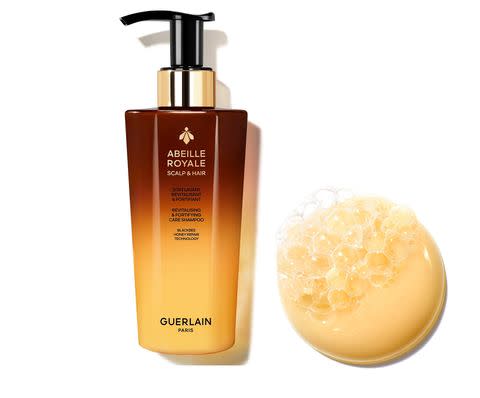 GUERLAIN 嬌攔 皇家蜂王乳淨髮精露，290ml，NT.3,200 PHOTO CREDIT: GUERLAIN