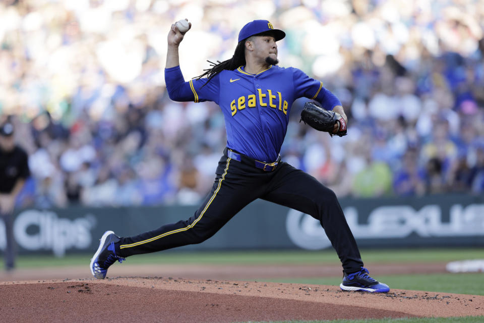 Seattle Mariners starting pitcher Luis Castillo throws to a Toronto Blue Jays batter during the second inning in a baseball game, Friday, July 5, 2024, in Seattle. (AP Photo/John Froschauer)