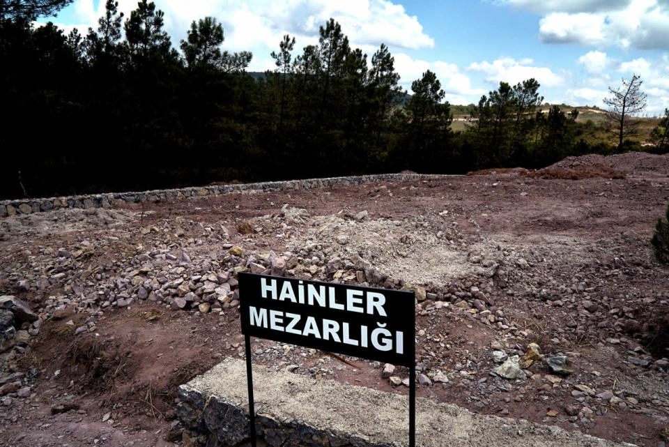 <p>A sign reading in Turkish “Traitors’ Cemetery” is seen in front of unmarked graves, built specifically to hold the bodies of coup plotters who died in the failed military coup of July 15, in eastern Istanbul on July 27, 2016. (Photo: Bram Janssen/AP)</p>