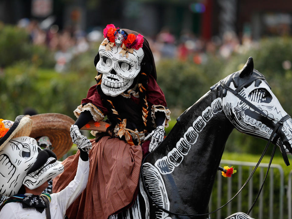 Tag der Toten: Mexiko gedenkt der Verstorbenen mit einer Parade