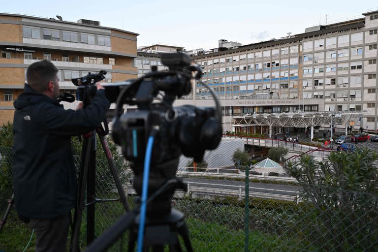 El hospital Gemelli, este miércoles, donde está el papa Francisco