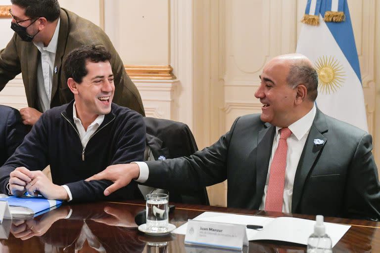 Eduardo "Wado" de Pedro y Juan Manzur en la reunión de gabinete