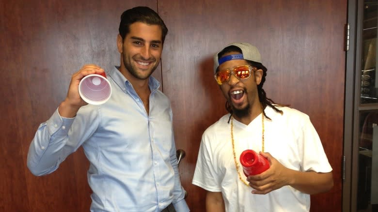 Fallas and rapper Lil Jon holding 180 cups