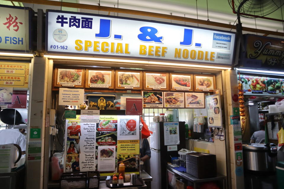 J & J Beef Noodle - stall front