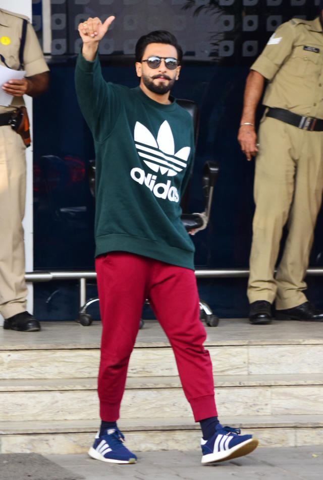 Only Ranveer Singh can pull this off! Simmba boy goes all pink for