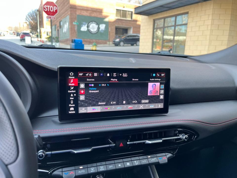 10.25-inch touch screen in 2024 Dodge Hornet R/T