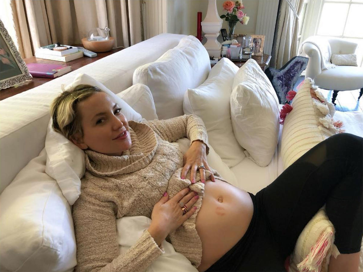 Kate Hudson On Being The OG When It Comes To Belly-Baring Pregnancy Outfits