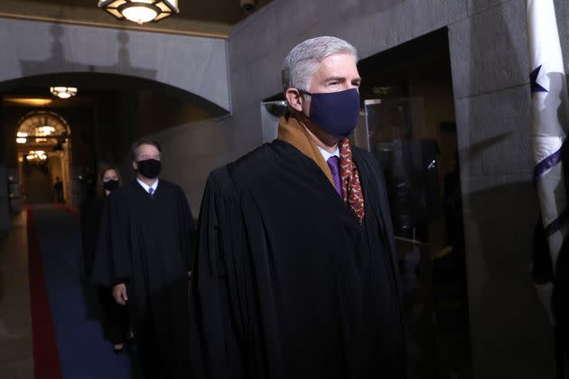 Justice Neil M. Gorsuch, seen here wearing a mask at President Joe Biden's inauguration, has been going without one at the Supreme Court lately — and leading the charge to block federal vaccine rules at the workplace. (Photo: WIN MCNAMEE via Getty Images)