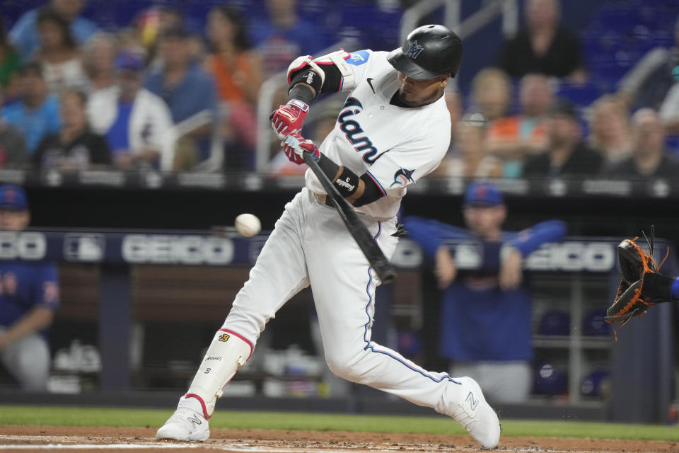 Miami Marlins' Luis Arraez hits a single for his 200th hit of the season during the first inning of a baseball game against the New York Mets, Monday, Sept. 18, 2023. in Miami. (AP Photo/Lynne Sladky)