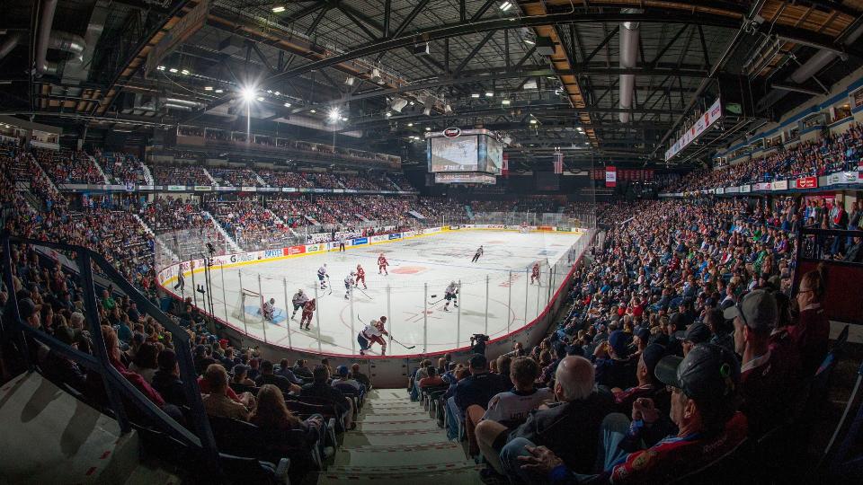 Eve Gascon will become the third female goalie to play in the QMJHL on Saturday. (Getty)