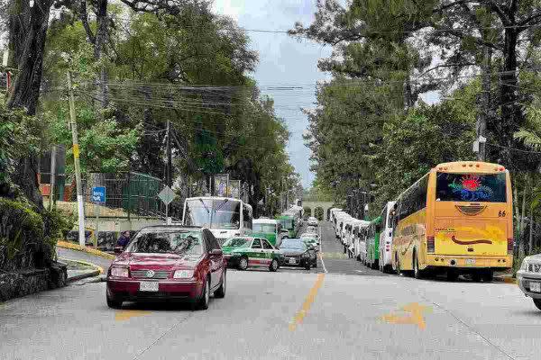 Camiones de la Secretaría de Movilidad de Tabasco y del DIF estatal de Zacatecas trasladaron a personas para cierre de evento de Sheinbaum en Veracruz