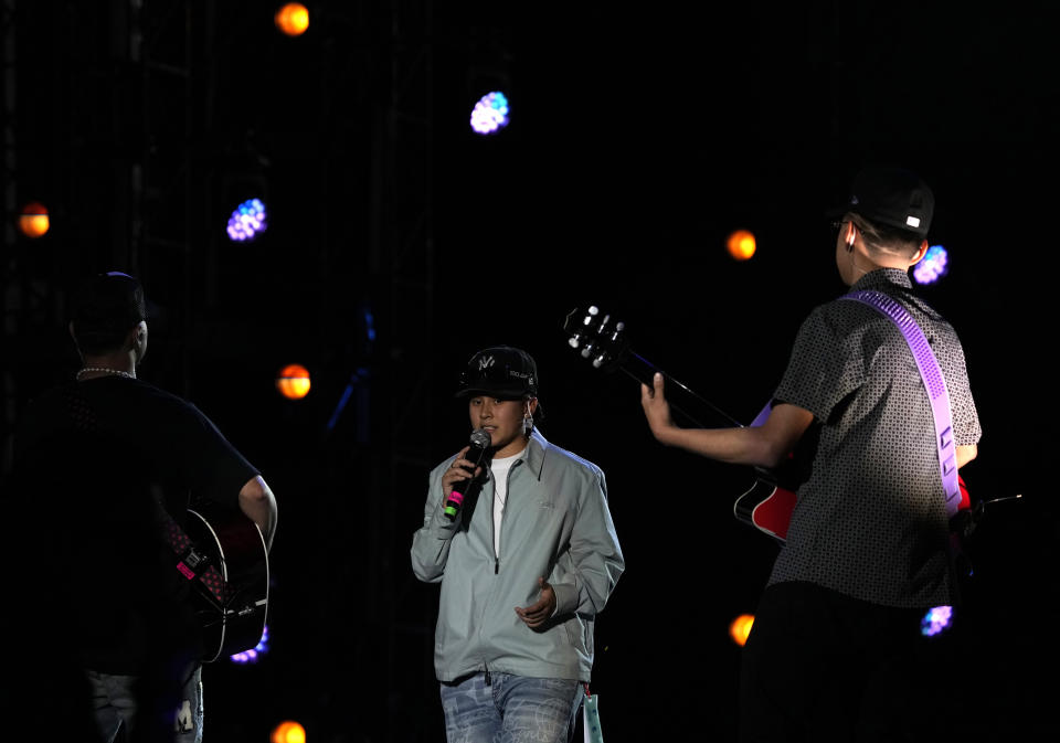 La cantante estadounidense Yahritza Martinez en su concierto en el segundo día del festival Arre en la Ciudad de México el domingo 10 de septiembre de 2023. (Foto AP/Fernando Llano)