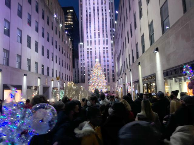 What Christmas Shopping in New York City Is Like During the Pandemic