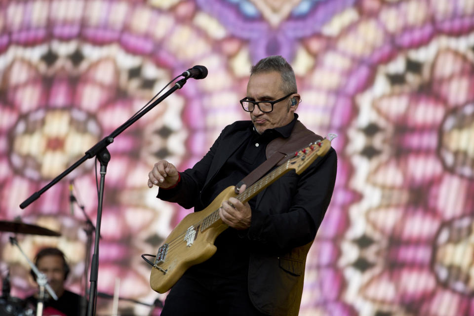 Marciano Cantero de Enanitos Verdes durante una presentación en el Festival Vive Latino en la Ciudad de México en México el 19 de marzo de 2017. Cantero, líder de Enanitos Verdes, quienes se convirtieron en una de las bandas de rock más populares de Latinoamérica en la década de 1980, falleció el 8 de septiembre de 2022 a los 62 años por una enfermedad renal, dijo su hijo Javier Cantero. (Foto AP/Rebecca Blackwell, archivo)