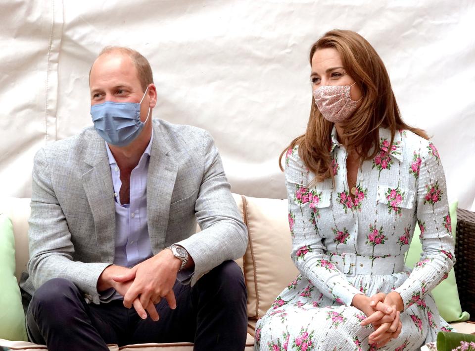 Royally suited and masked up. (Photo: JONATHAN BUCKMASTER via Getty Images)