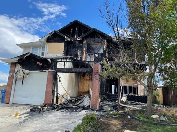 A smoke alarm alerted residents of this duplex in Cranston that their home was on fire.  (Emilie Javeri/Radio-Canada - image credit)