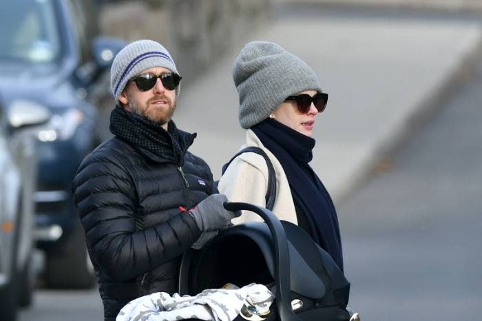 anne hathaway y adam shulman