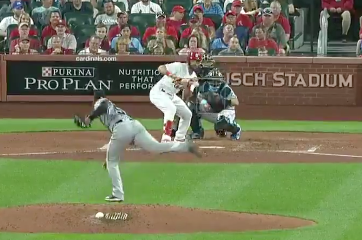 Watch: Cardinals' Matt Carpenter bunts for double vs. Marlins