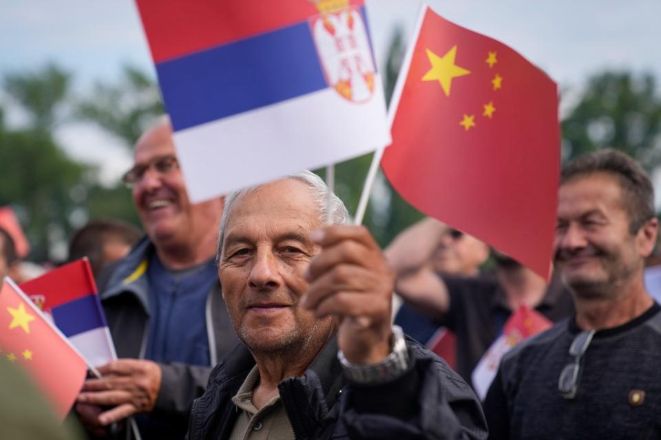 2024年5月8日，中國國家主席習近平訪問塞爾維亞，當局動員成千上萬群眾表達熱烈歡迎。美聯社