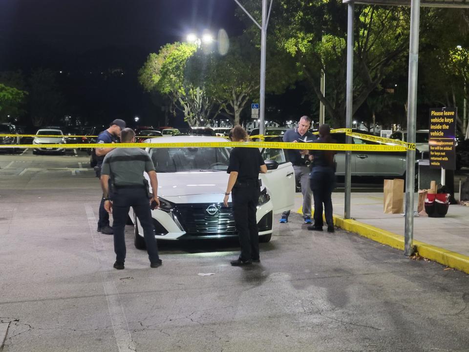 West Palm Beach police investigate the murder-suicide Friday night in which an estranged husband shot his wife to death in a West Palm Beach hotel parking lot, then killed himself at a car-rental agency nearby.