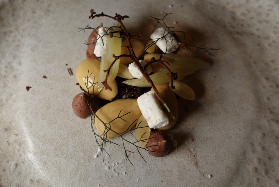 Caramelised White Chocolate, saleted almond, fennel confiture (Photo: Stephanie Zheng)