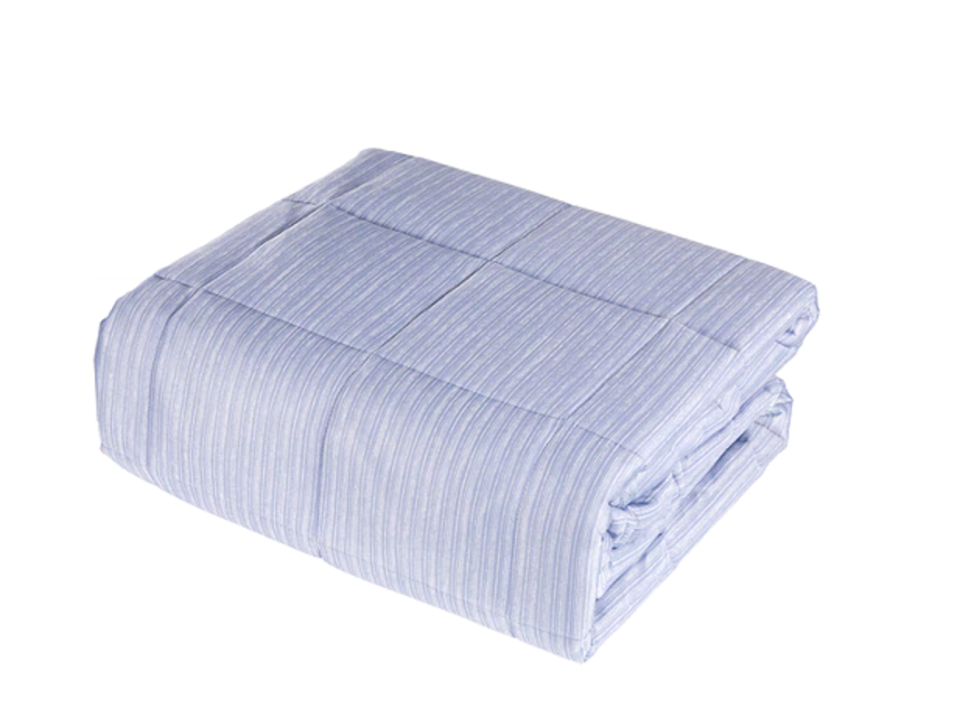 Pur Serenity 15lb Weighted Cooling Blanket. Image via Sport Chek.