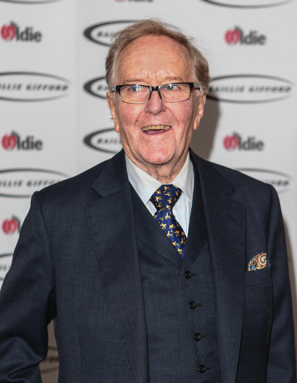 <p>Schauspieler Robert Hardy wurde als Tierarzt in der englischen Serie „Der Doktor und das liebe Vieh“ bekannt und begeisterte damit ein Millionenpublikum. Jüngeren Film- und Fernsehfans war Hardy vor allem als Zauberei-Minister Cornelius Fudge aus der Harry-Potter-Reihe bekannt. Einen weiteren großen Erfolg feierte er mit seiner Rolle als Winston Churchill in der Serie „Winston Churchill: The Wilderness Years“. Über 70 Jahre stand Hardy auf der Bühne und vor der Kamera. Am 3. August 2017 verstarb er im Alter von 91 Jahren. „Er hatte ein großartiges Leben mit einer gigantischen Karriere in Theater, Fernsehen und Film“, erklärten die Angehörigen in einem Statement zu seinem Tod. (Bild: WENN.com) </p>