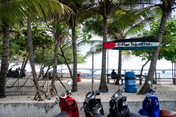 A 'Free Palestine'-painted surfboard at Artificial Beach, Male, Maldives, Dec. 5.<span class="copyright">Matt Hunt—Anadolu/Getty Images</span>