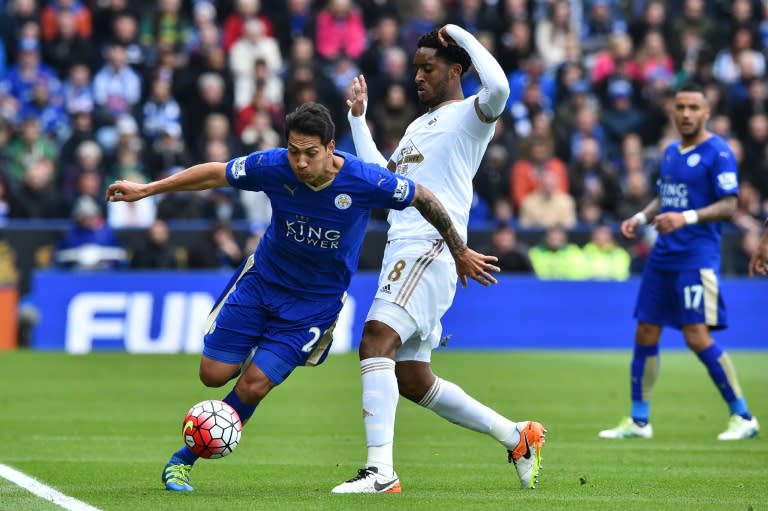 Leicester City's striker Leonardo Ulloa (L) rounds Swansea City's Dutch midfielder Leroy Fer (2L) during an English Premier League football match at King Power Stadium in central England on April 24, 2016