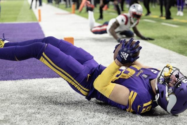 Vikings bounce back to defeat Patriots 33-26 in first home