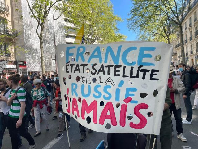 Présidentielle Les Meilleurs Slogans De La Manifestation Contre Lextrême Droite à Paris 