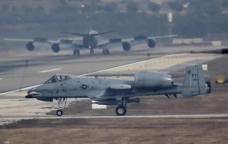 A U.S. Air Force A-10 Thunderbolt II fighter jet lands at Incirlik airbase in the southern city of Adana, Turkey, December 10, 2015. REUTERS/Umit Bektas