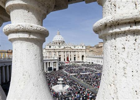 An overview of Saint Peter's Square is seen as Pope Francis leads the Palm Sunday mass at the Vatican April 13, 2014. REUTERS/Giampiero Sposito