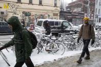 Pedestrians walk through a snow storm in New York March 5, 2015. REUTERS/Lucas Jackson